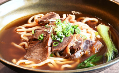 Hovädzie mäso v arašidovo-satay omáčke s rezancami top 1