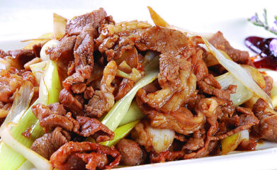 Hovädzie mäso restované s čerstvou cibuľkou top 1