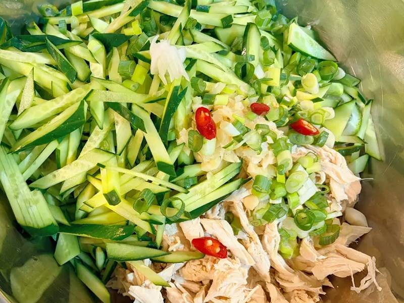 Trhané kuracie mäso s chrumkavou uhorkou krok 2