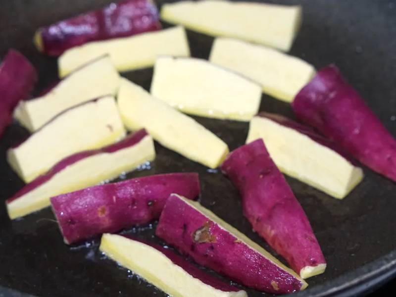 uracie krídelká s lotosovým koreňom a batátmi krok 4