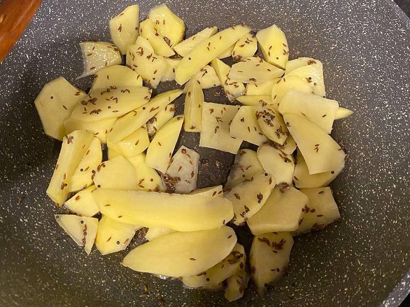 Indické zemiaky s baklažánom krok 3