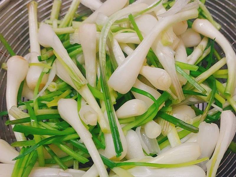 Hovädzie mäso restované s čerstvou cibuľkou krok 2