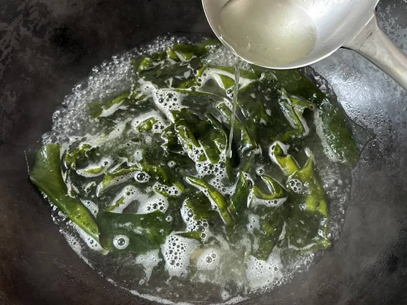 Miso polievka s morskou riasou a tofu krok 4
