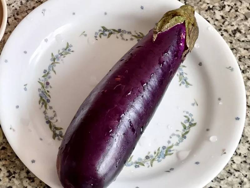 Studený šalát z trhaného baklažánu krok 1