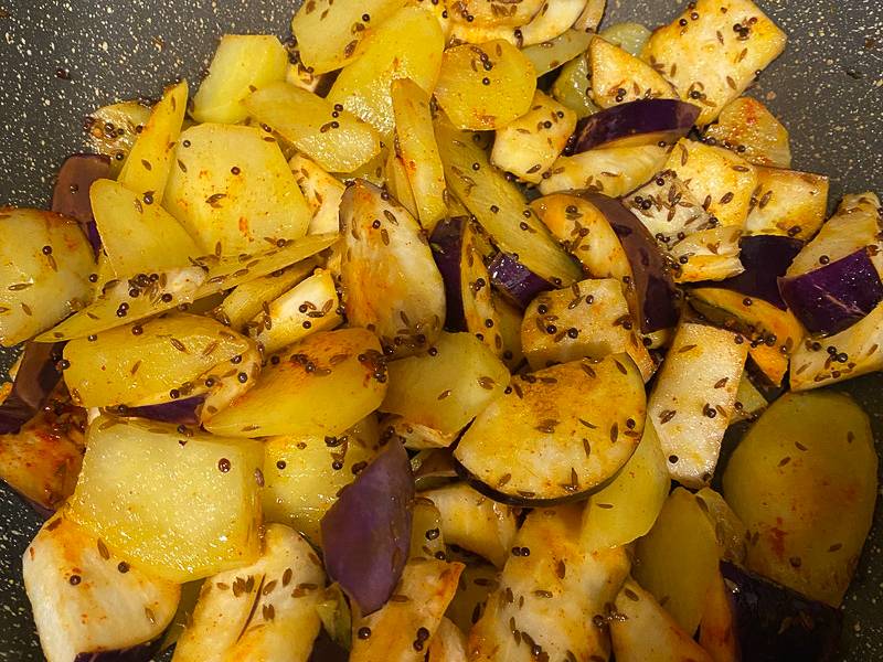 Indické zemiaky s baklažánom krok 5