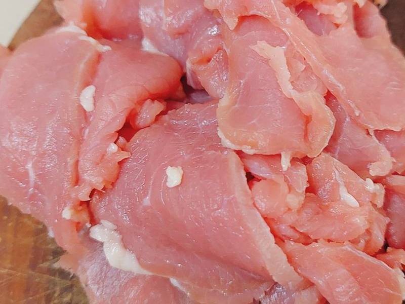 Hovädzie mäso restované s čerstvou cibuľkou krok 4