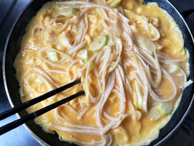 Japonská ryža s krabí omeletou a omáčkou 8