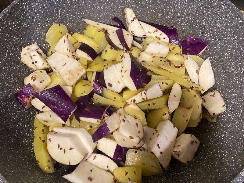 Indické zemiaky s baklažánom krok 4