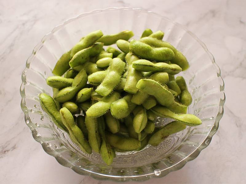 Solené edamame vo varenej slanej vode 2